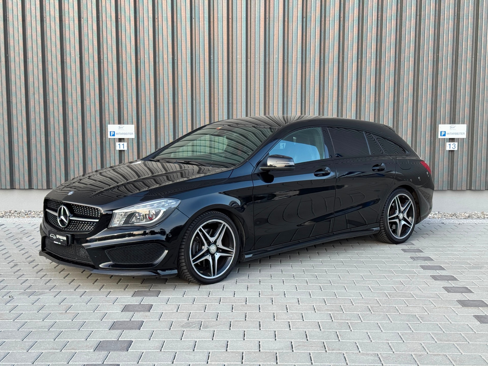 MERCEDES-BENZ CLA Shooting Brake 250 AMG Line 7G-DCT 4Matic-image-1