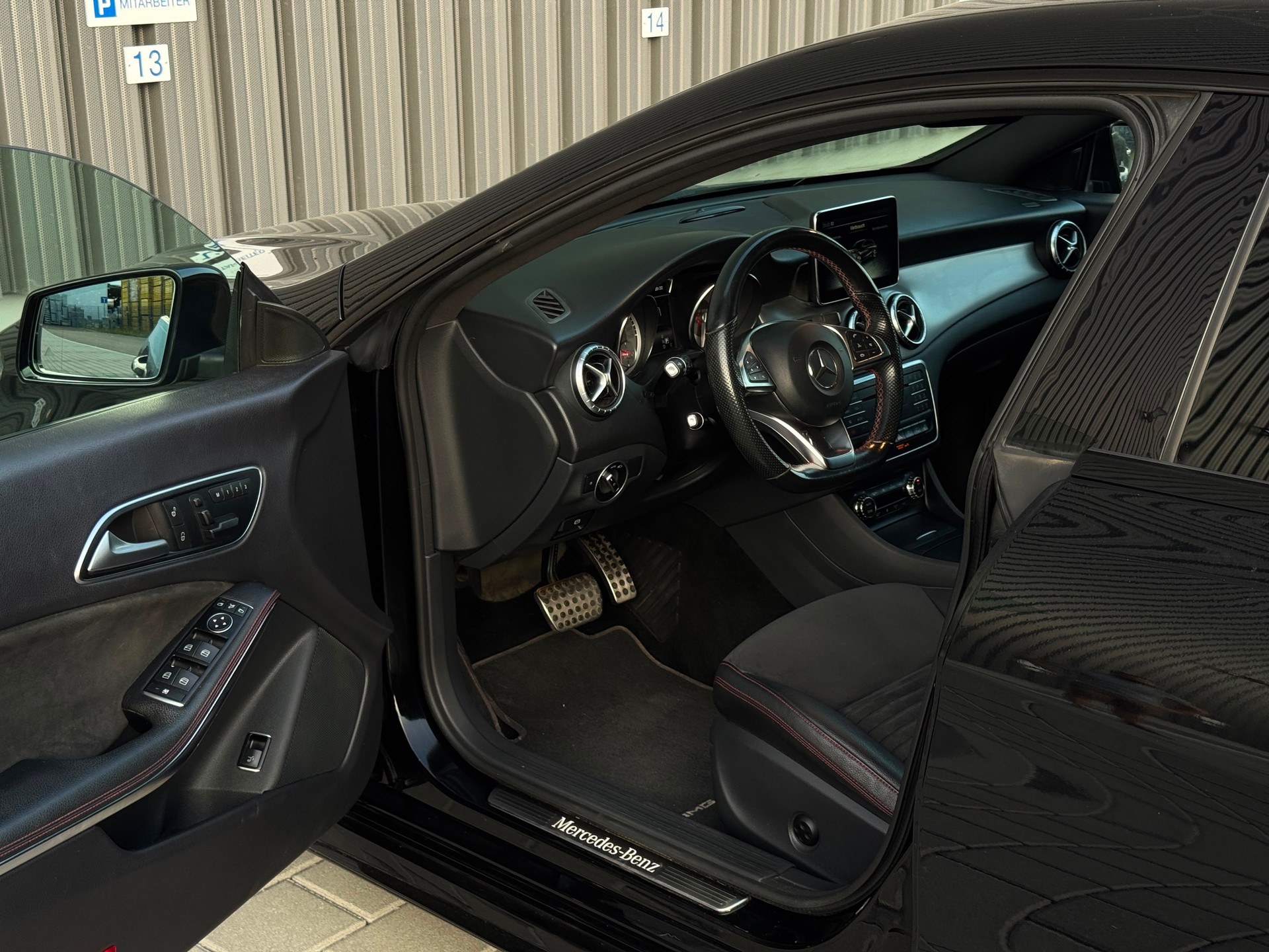 MERCEDES-BENZ CLA Shooting Brake 250 AMG Line 7G-DCT 4Matic-image-12