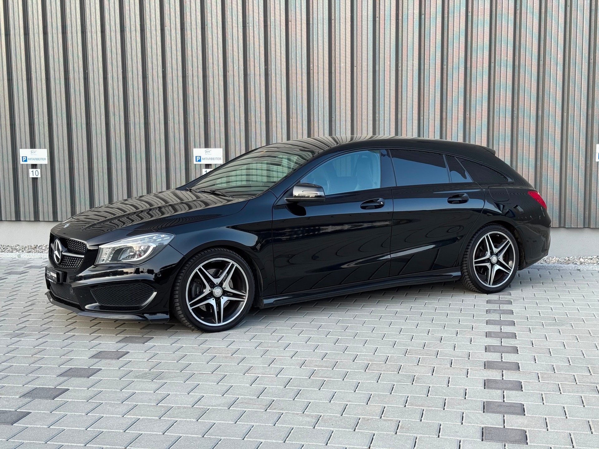 MERCEDES-BENZ CLA Shooting Brake 250 AMG Line 7G-DCT 4Matic-image-2