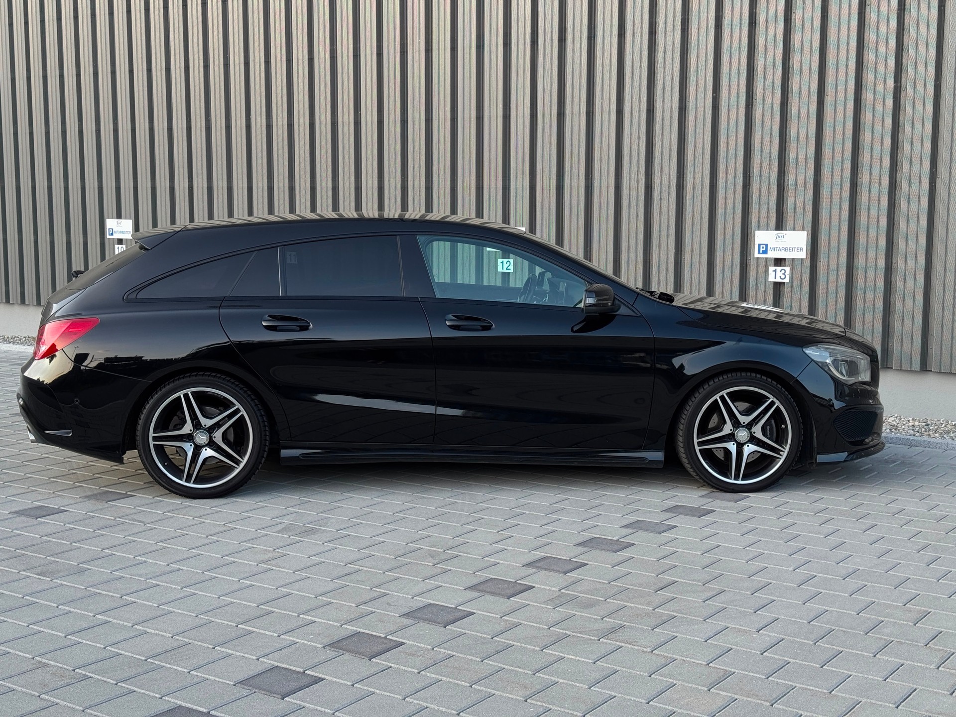 MERCEDES-BENZ CLA Shooting Brake 250 AMG Line 7G-DCT 4Matic-image-9