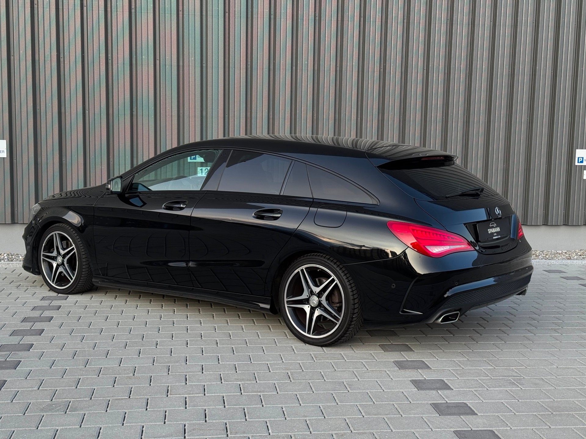 MERCEDES-BENZ CLA Shooting Brake 250 AMG Line 7G-DCT 4Matic-image-4