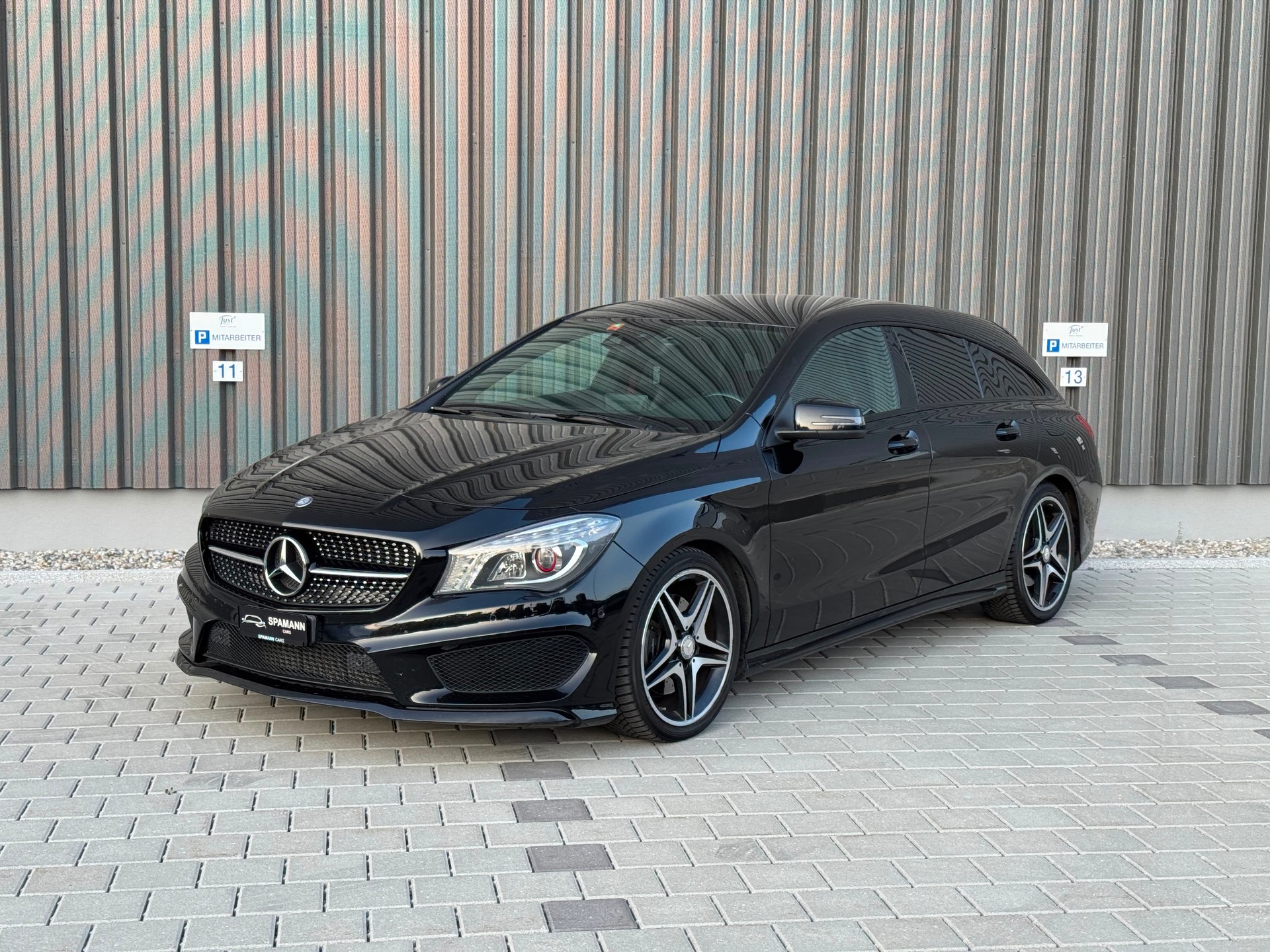 MERCEDES-BENZ CLA Shooting Brake 250 AMG Line 7G-DCT 4Matic