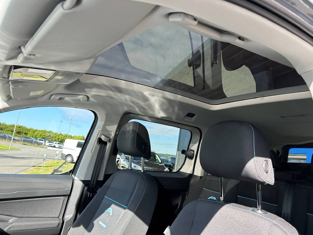 FORD TOURNEO CONNECT Grand 1.5 EcoBoost 150 Active PHEV-image-11