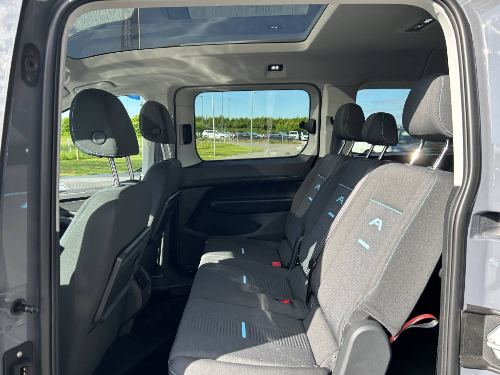 FORD TOURNEO CONNECT Grand 1.5 EcoBoost 150 Active PHEV-image-6
