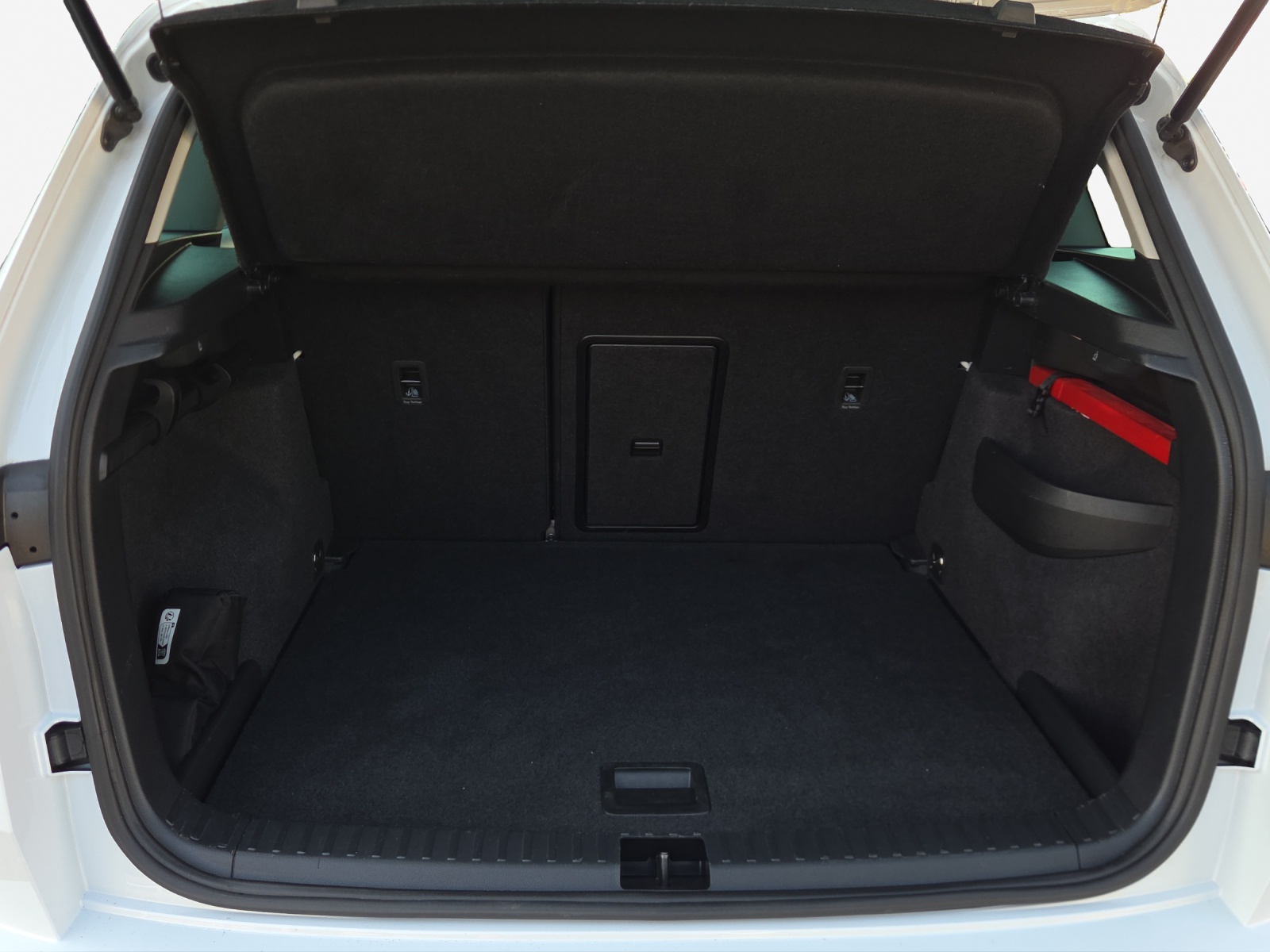 SKODA Karoq 2.0 TDI CR Selection 4x4 DSG-image-12