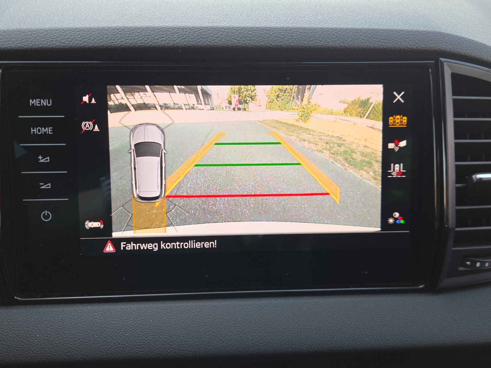 SKODA Karoq 2.0 TDI CR Selection 4x4 DSG-image-14