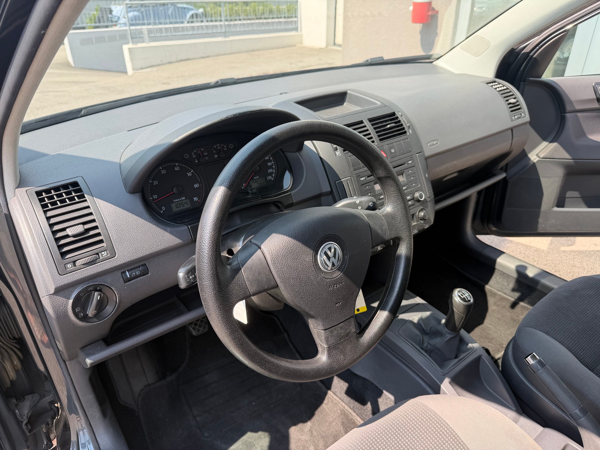 VW Polo 1.4 16V Trendline-image-9