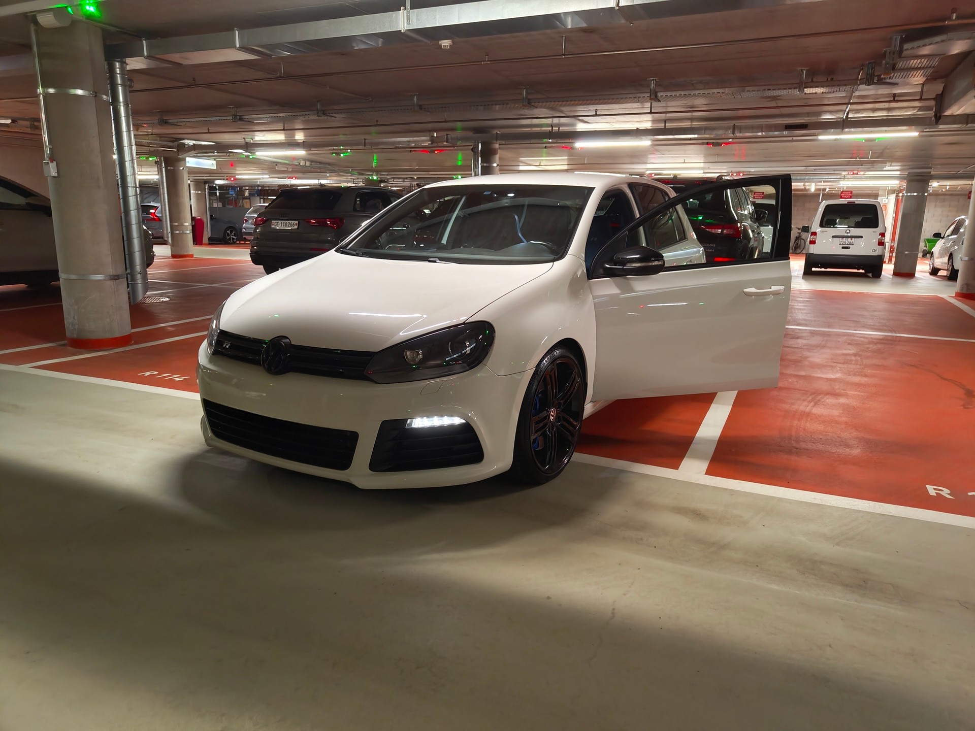 VW 2.0 TSI R 4motion-image-0