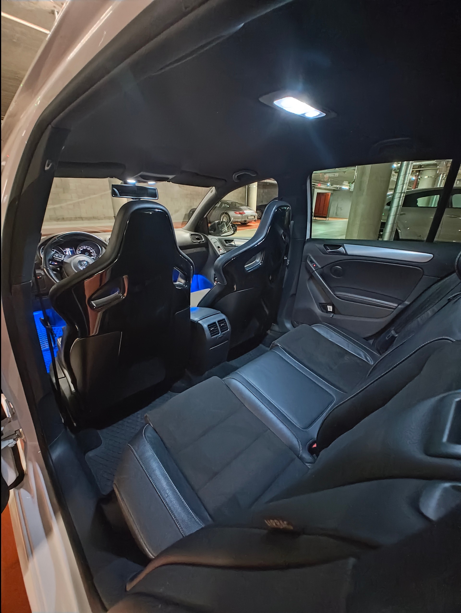 VW 2.0 TSI R 4motion-image-3