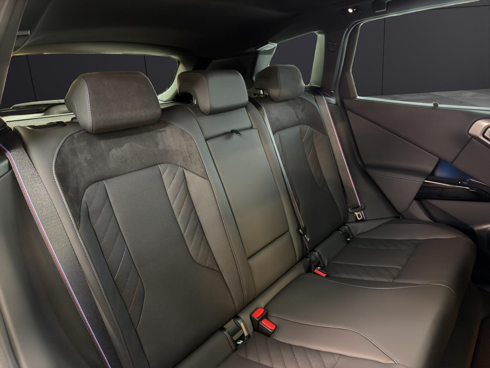 BMW X3 M50i-image-13