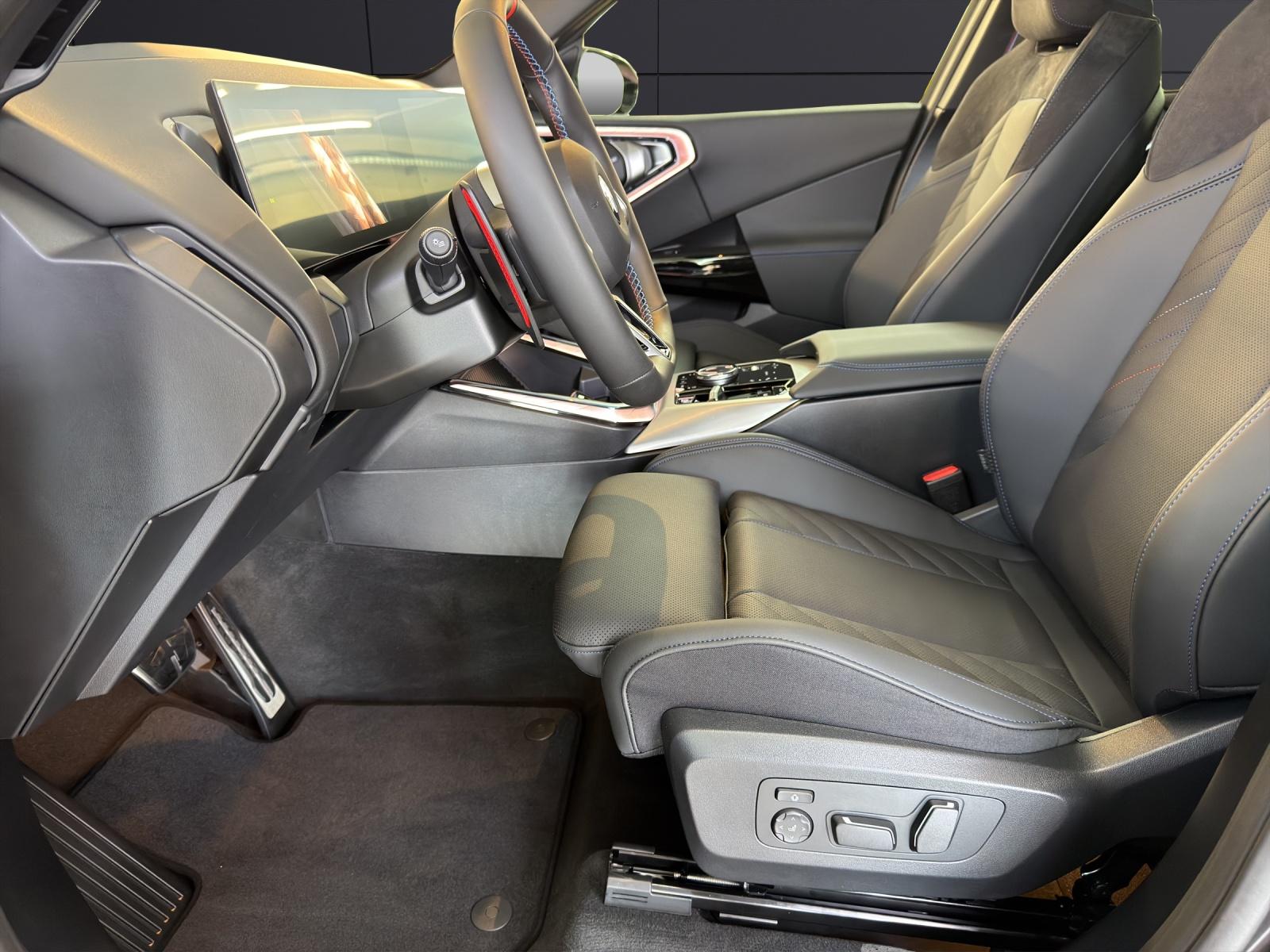 BMW X3 M50i-image-10