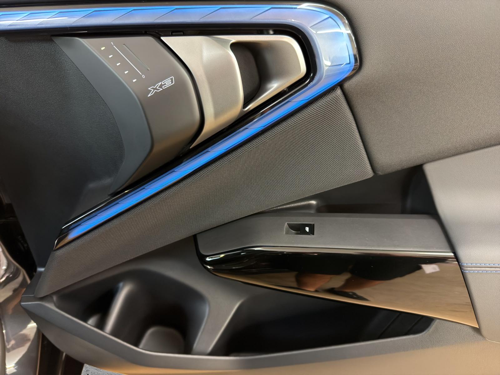 BMW X3 M50i-image-15