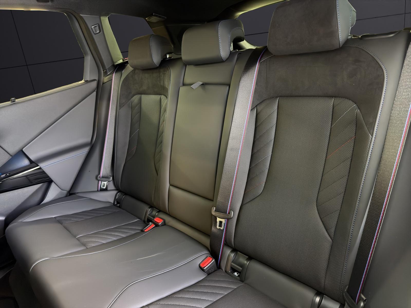 BMW X3 M50i-image-11