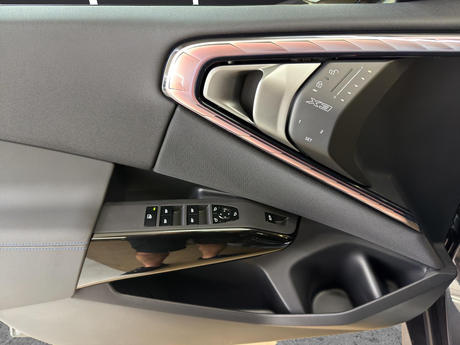 BMW X3 M50i-image-9