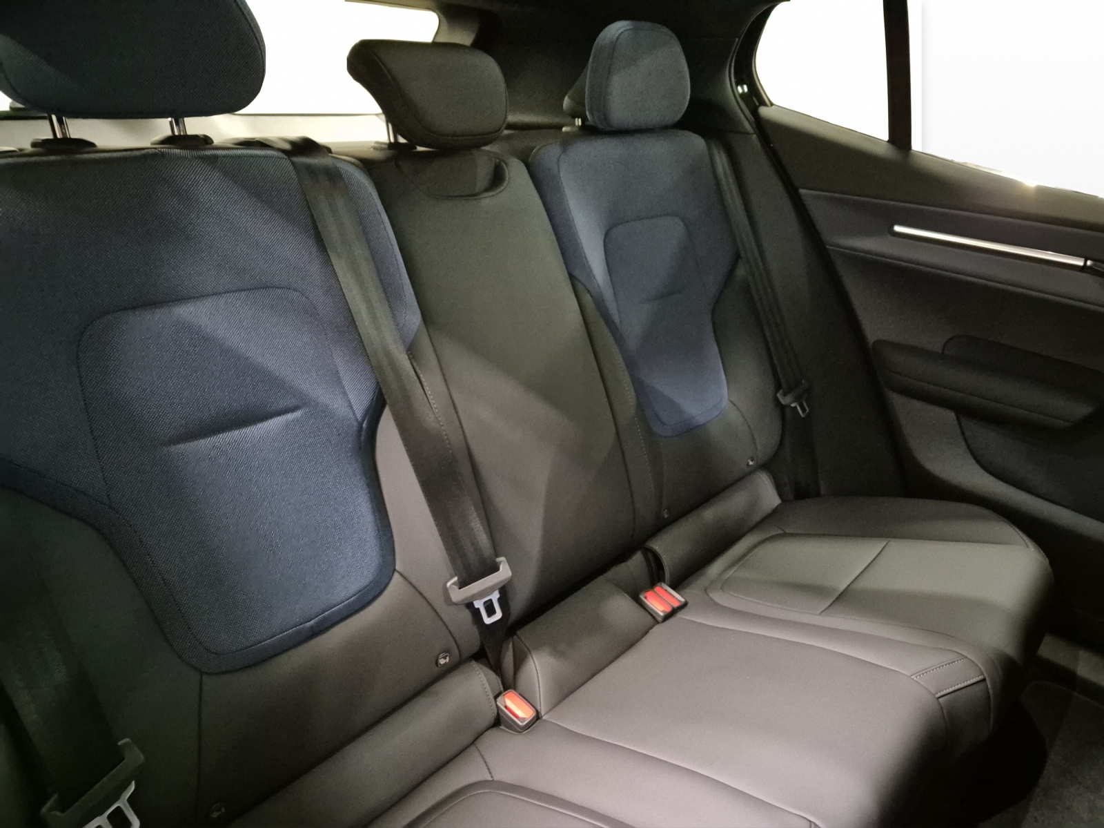 VOLVO EX30 E60 Twin Ultra Performance AWD-image-16