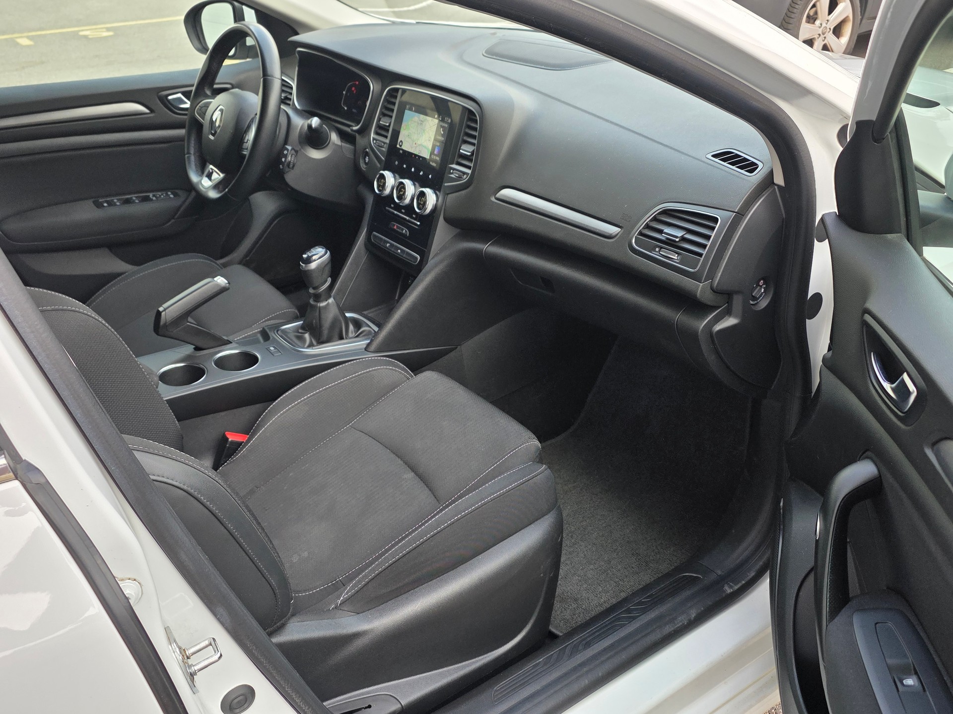 RENAULT 1.5 dCi GrandTour Business-image-9