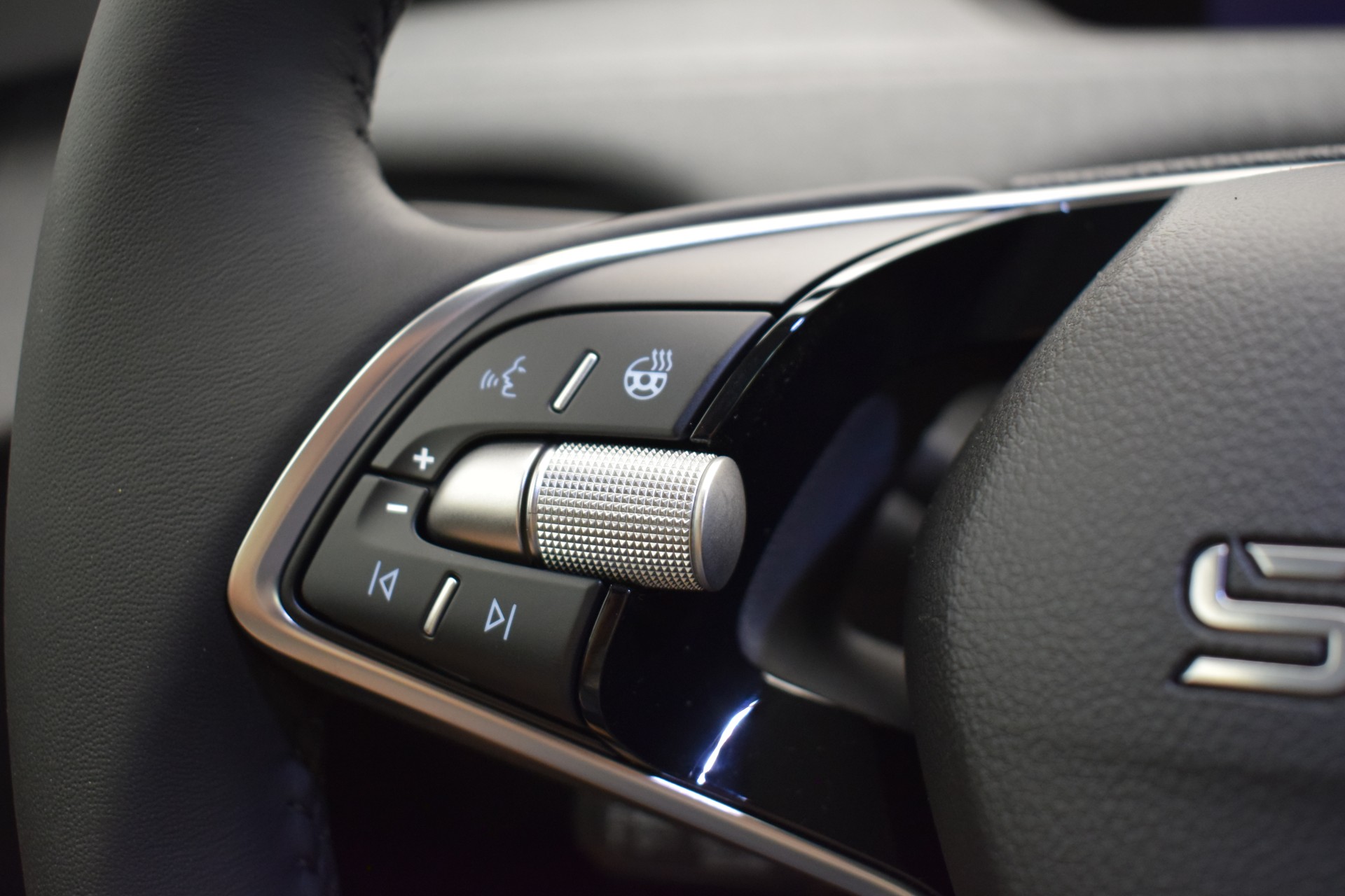 SKODA Enyaq 60 Essence-image-28