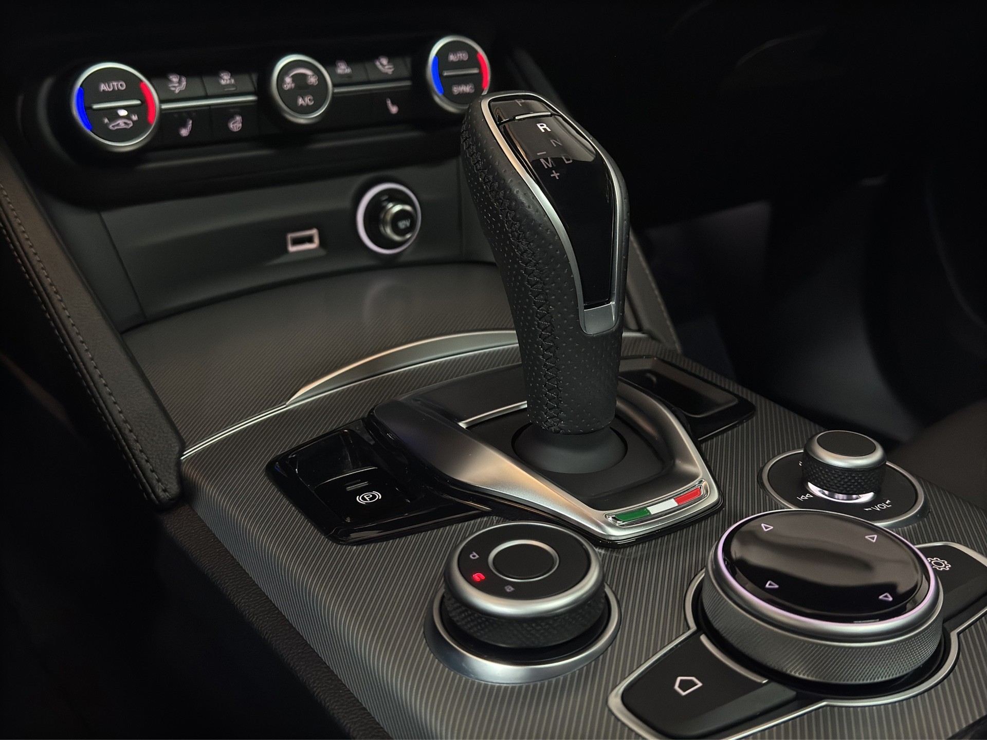 ALFA ROMEO Stelvio 2.0 Veloce Q4 AT8 Pack Tow Hook Q4 AT8 "AHK-21" Alu Turismo"-image-14