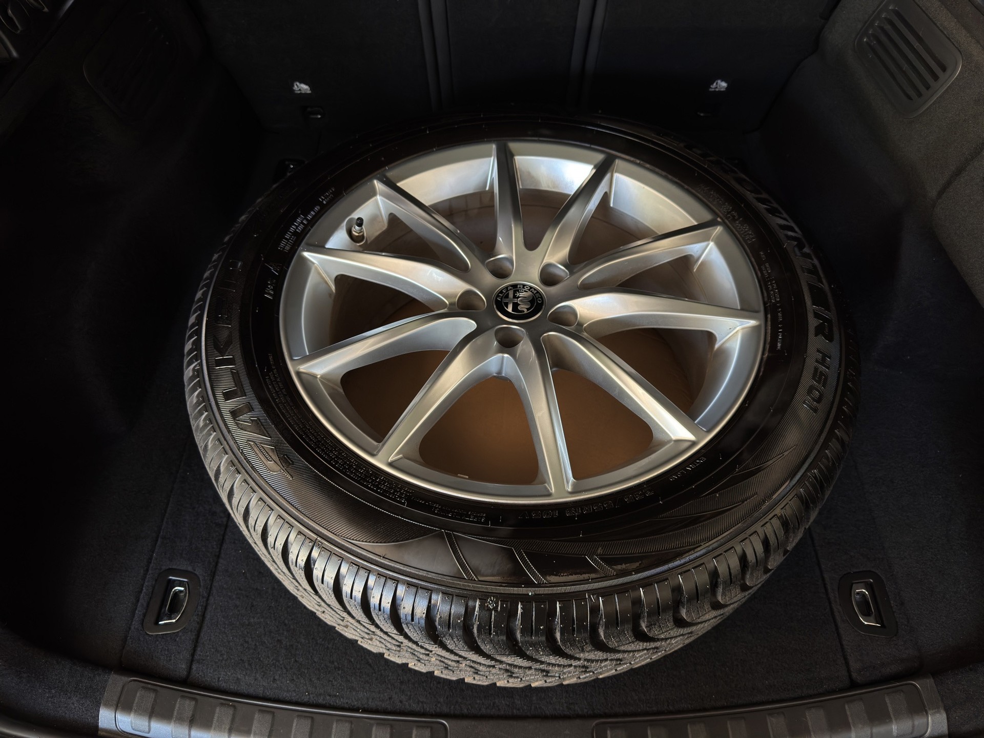 ALFA ROMEO Stelvio 2.0 Veloce Q4 AT8 Pack Tow Hook Q4 AT8 "AHK-21" Alu Turismo"-image-24