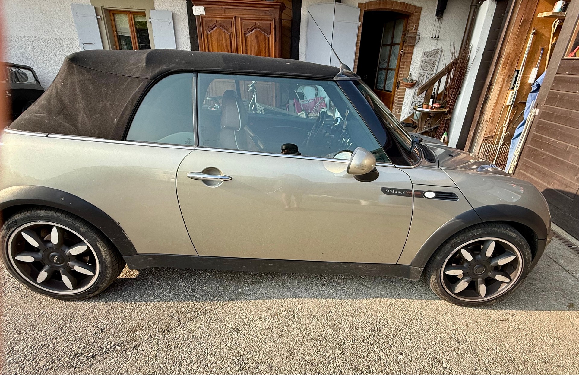 MINI Cabriolet-image-1