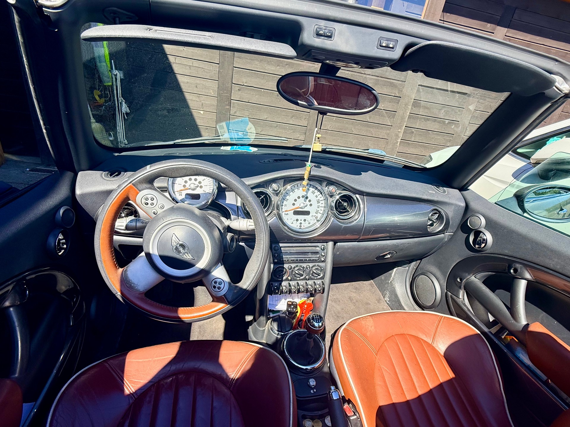 MINI Cabriolet-image-0