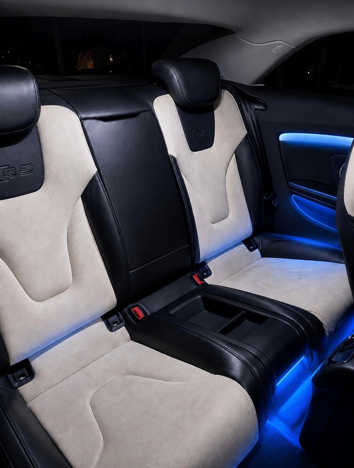 AUDI 4.2 V8 FSI quattro T-Tronic-image-2