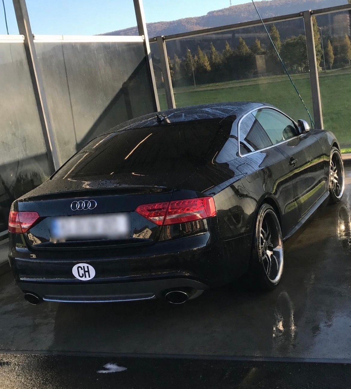 AUDI 4.2 V8 FSI quattro T-Tronic-image-0