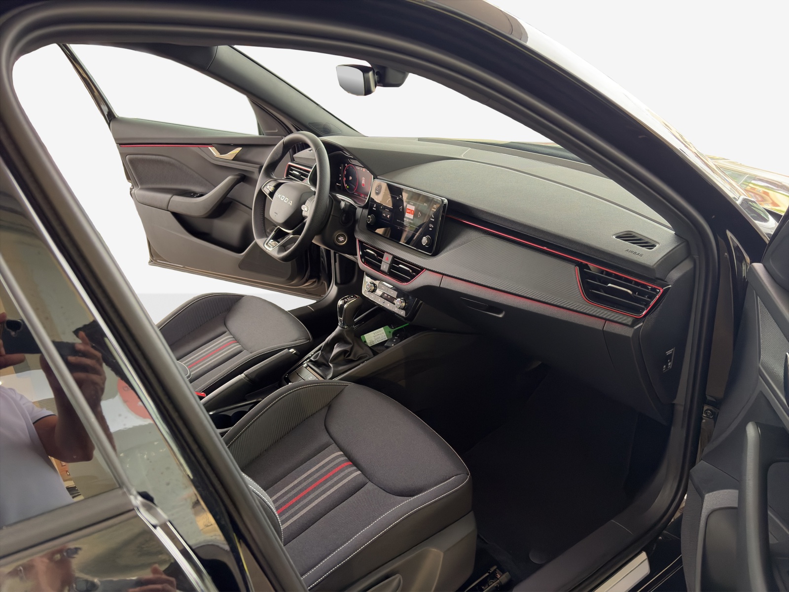 SKODA Kamiq 1.0 TSI Monte Carlo DSG-image-13
