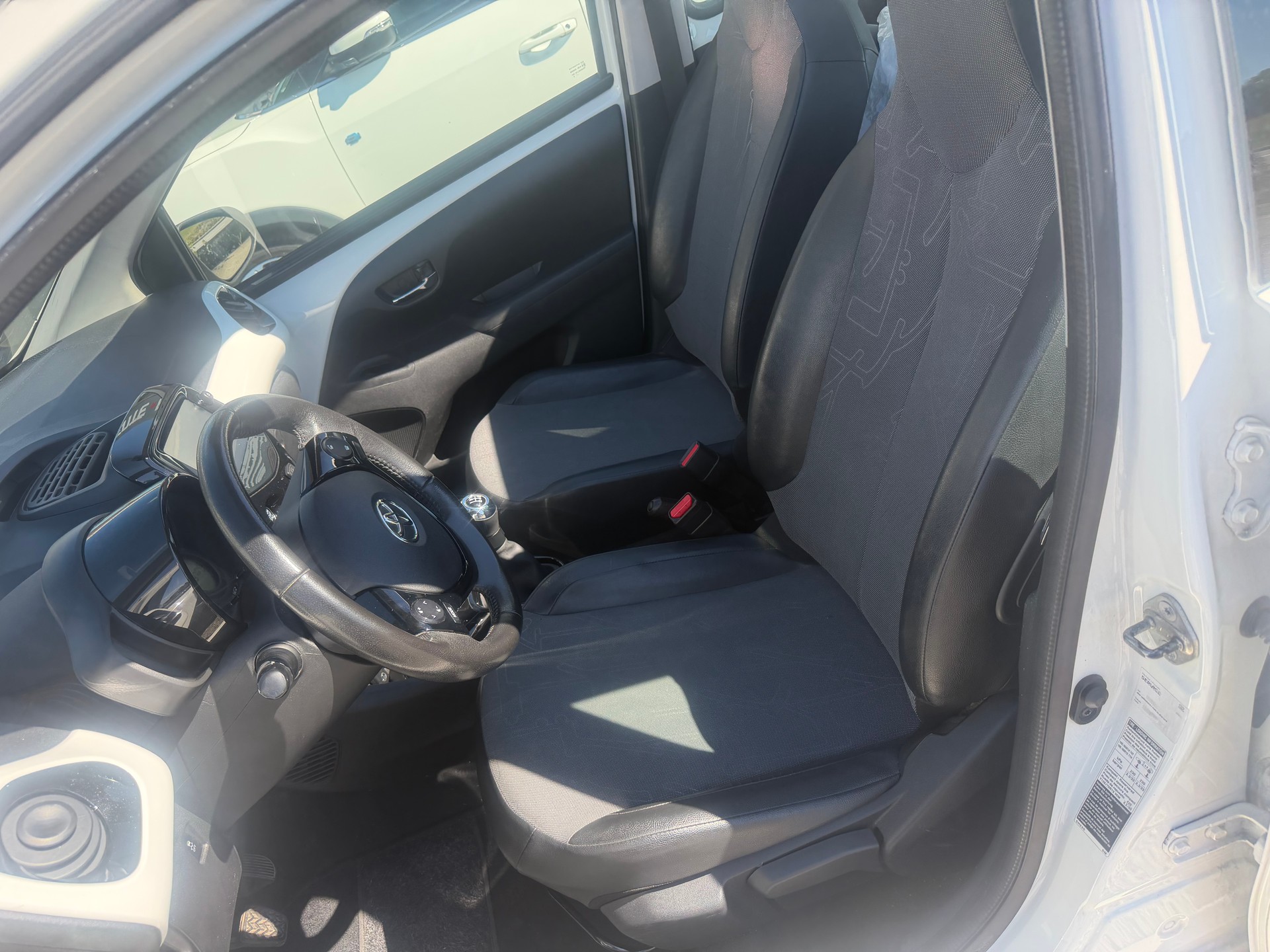 TOYOTA Aygo 1.0 VVT-i x-wave-image-5