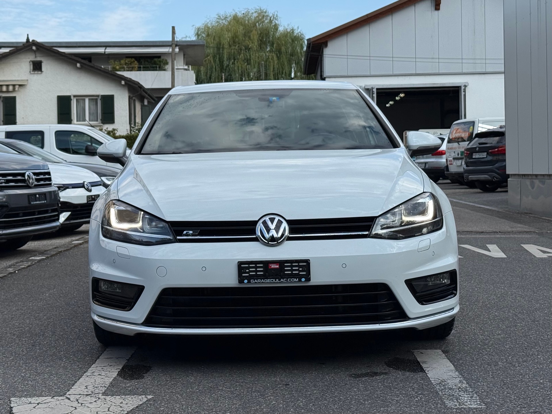 VW Golf 1.2 TSI Lounge R-Line DSG-image-1