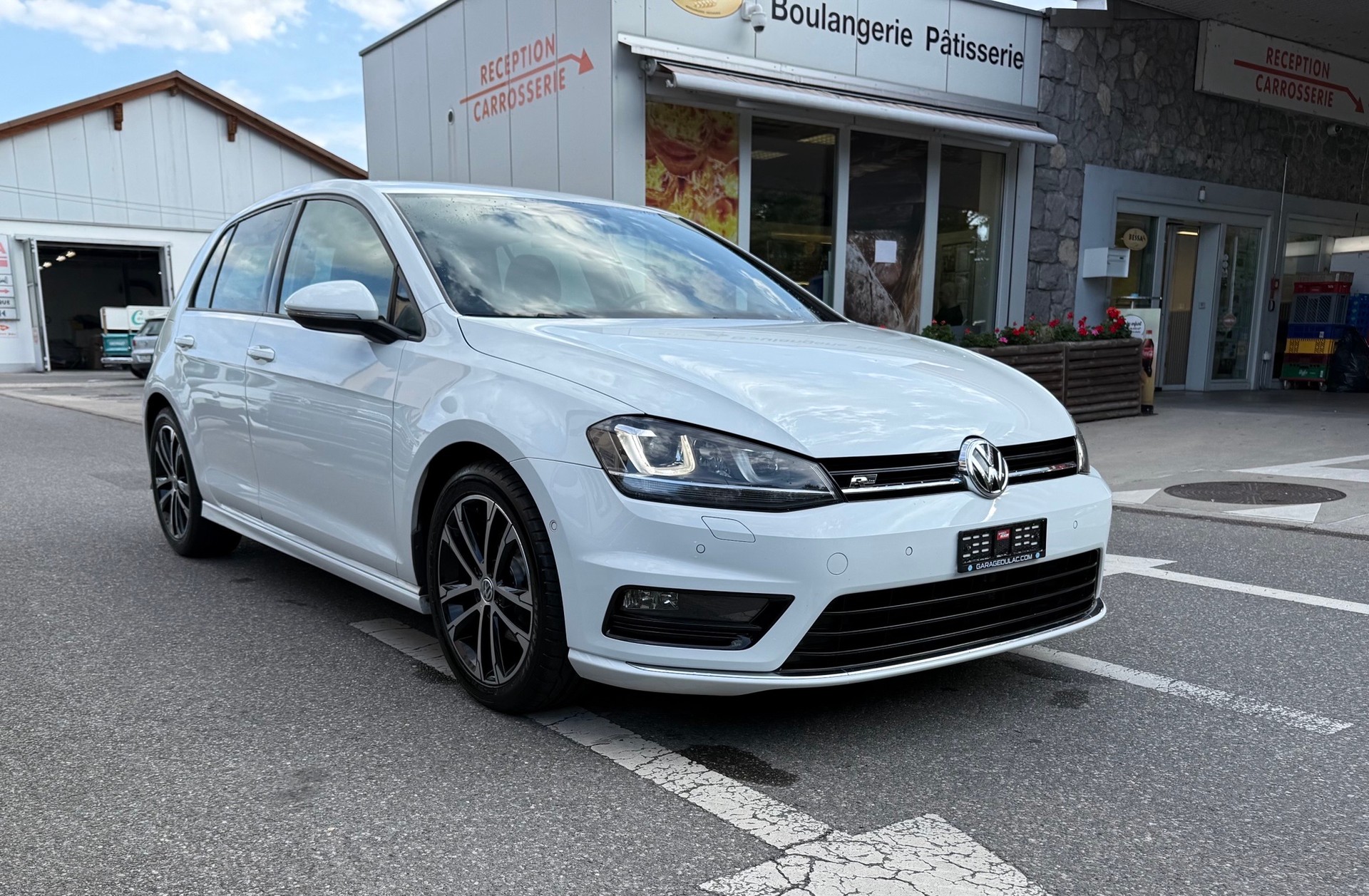 VW Golf 1.2 TSI Lounge R-Line DSG-image-2
