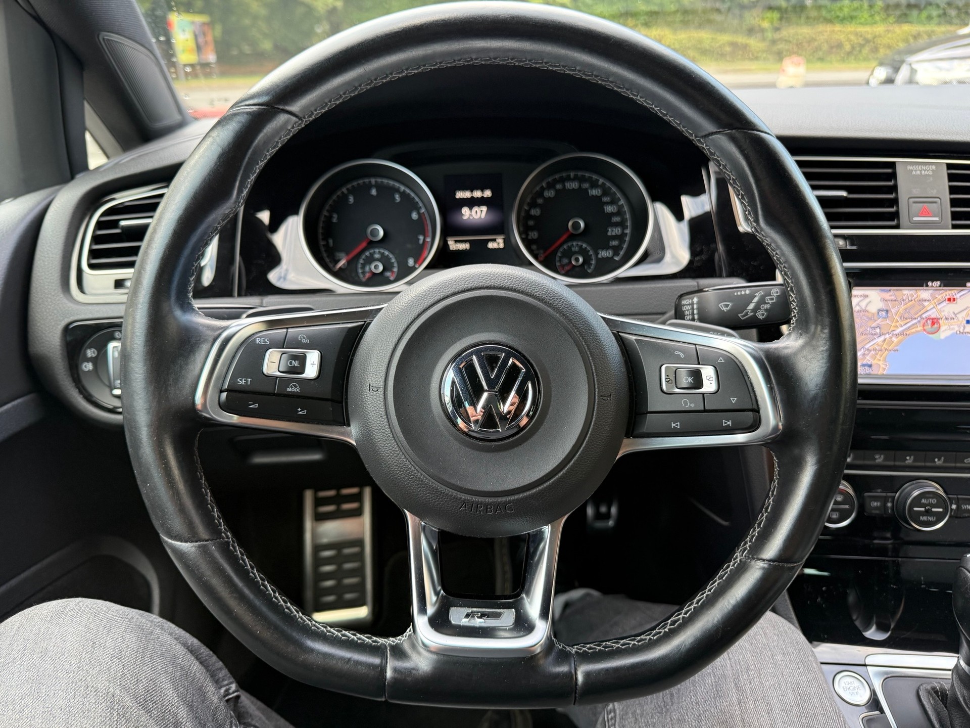VW Golf 1.2 TSI Lounge R-Line DSG-image-13