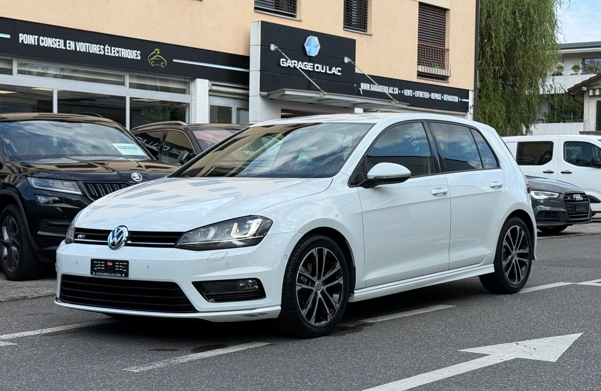 VW Golf 1.2 TSI Lounge R-Line DSG-image-0