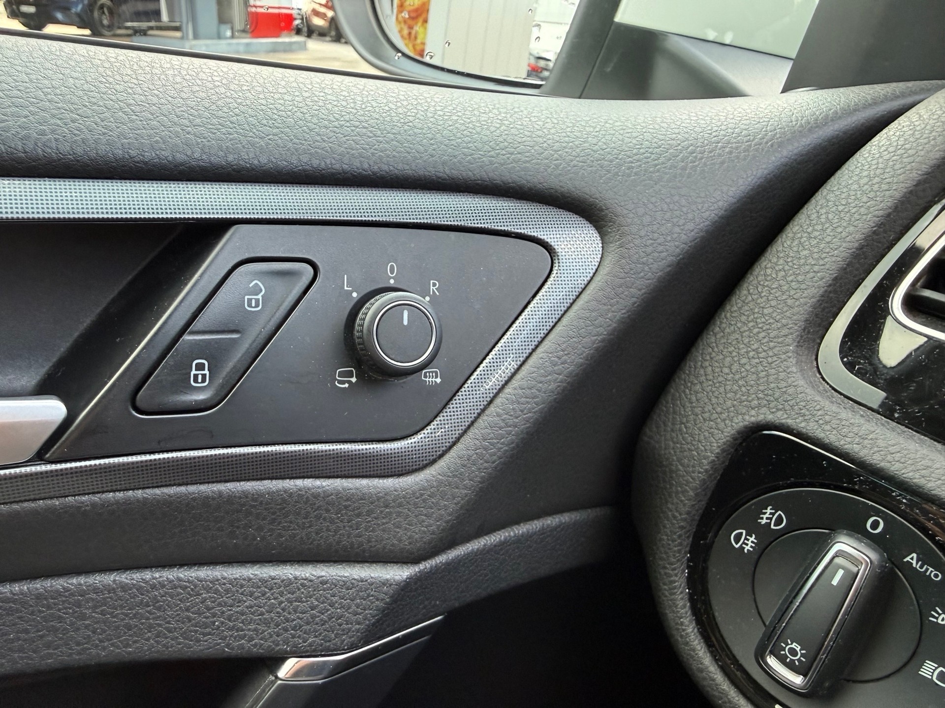 VW Golf 1.2 TSI Lounge R-Line DSG-image-17