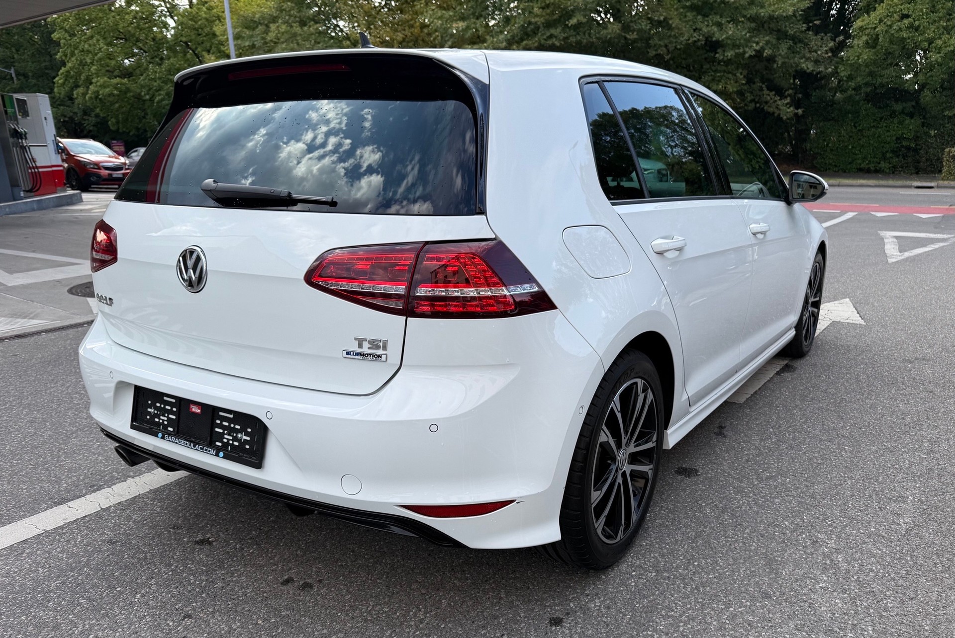 VW Golf 1.2 TSI Lounge R-Line DSG-image-4