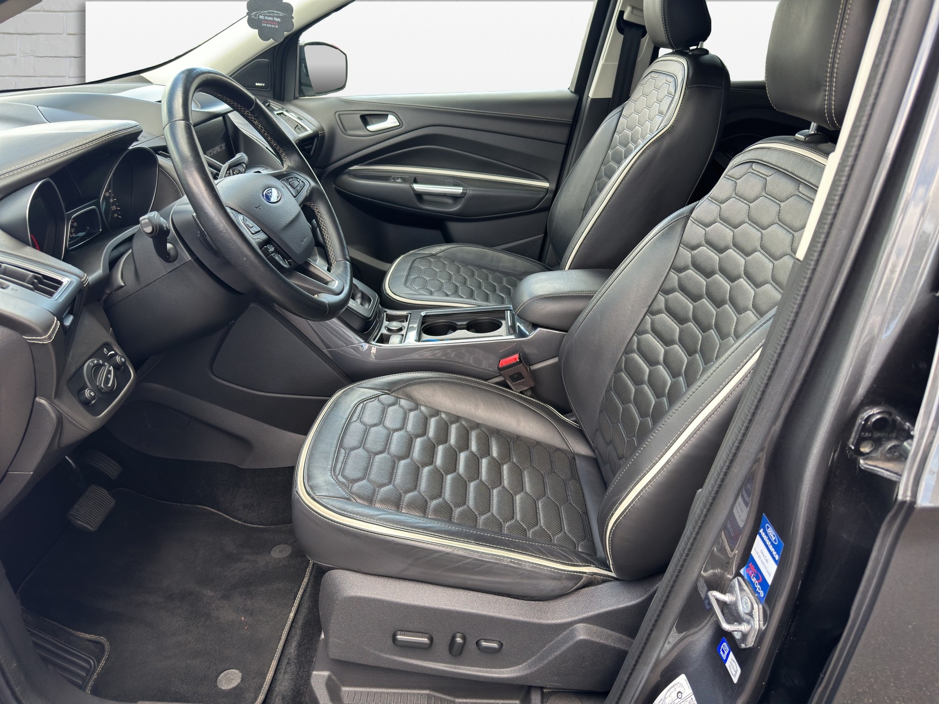 FORD Kuga 2.0 TDCi Vignale 4WD PowerShift-image-11