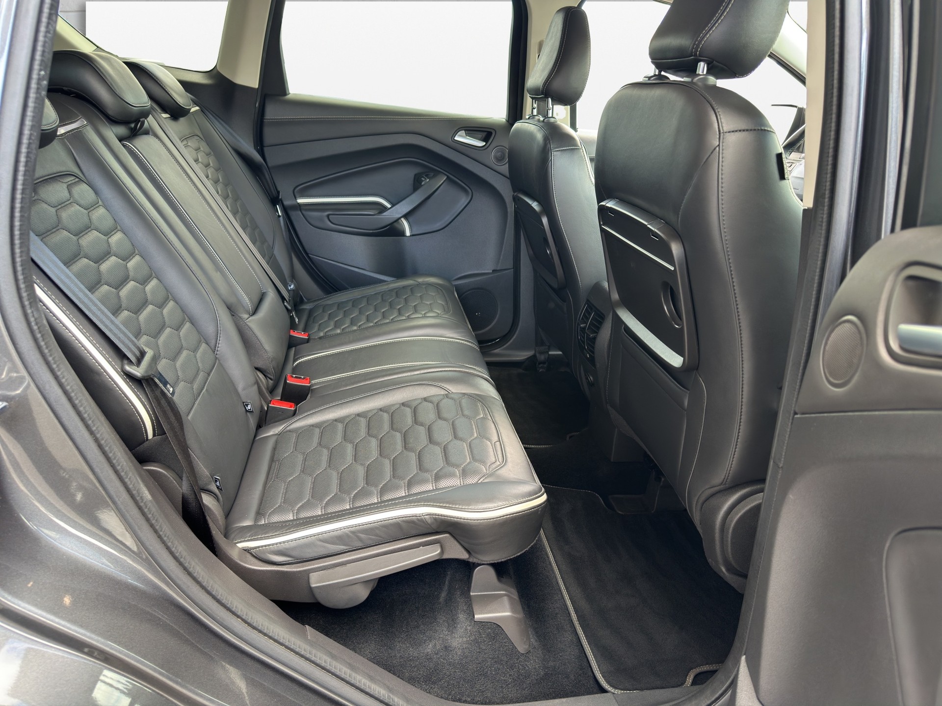 FORD Kuga 2.0 TDCi Vignale 4WD PowerShift-image-14