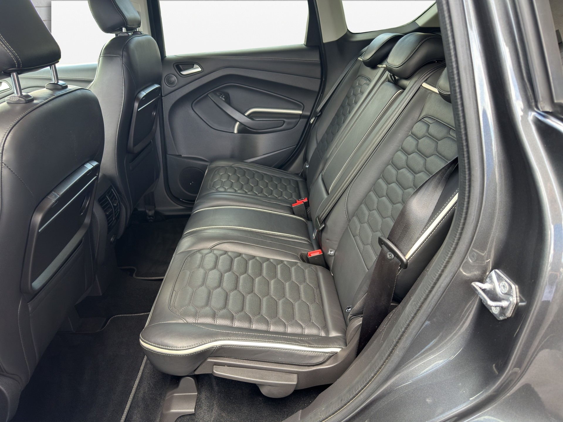 FORD Kuga 2.0 TDCi Vignale 4WD PowerShift-image-13