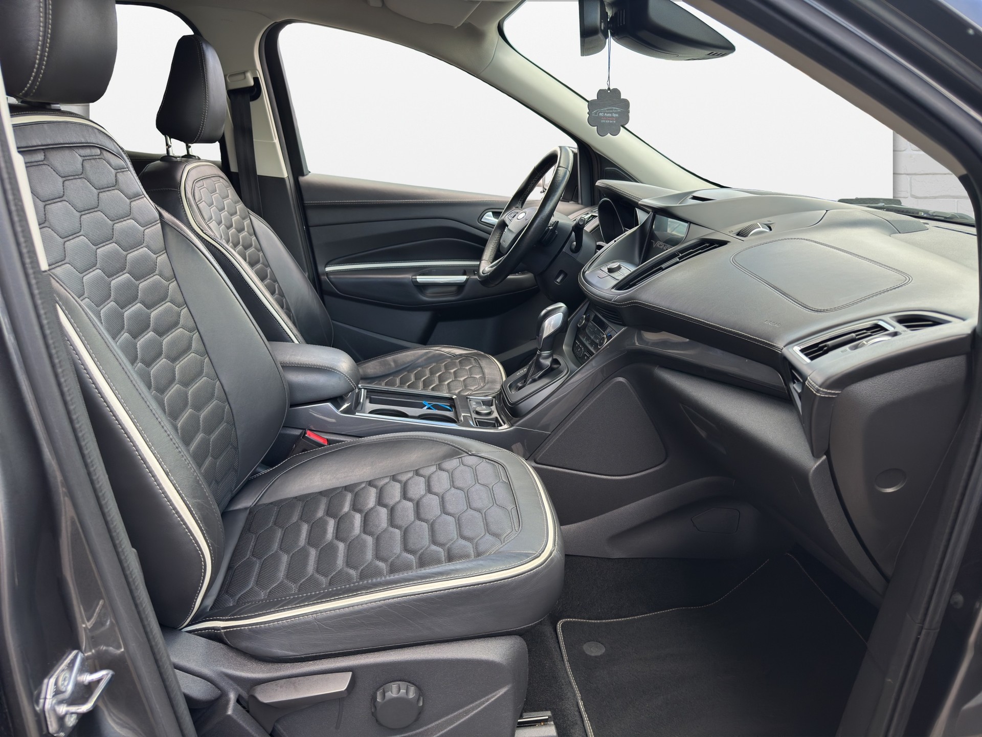 FORD Kuga 2.0 TDCi Vignale 4WD PowerShift-image-12