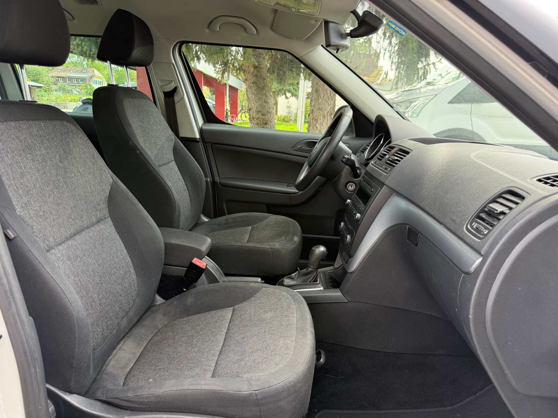 SKODA Yeti 1.4 TSI Ambition 4x2 DSG-image-9