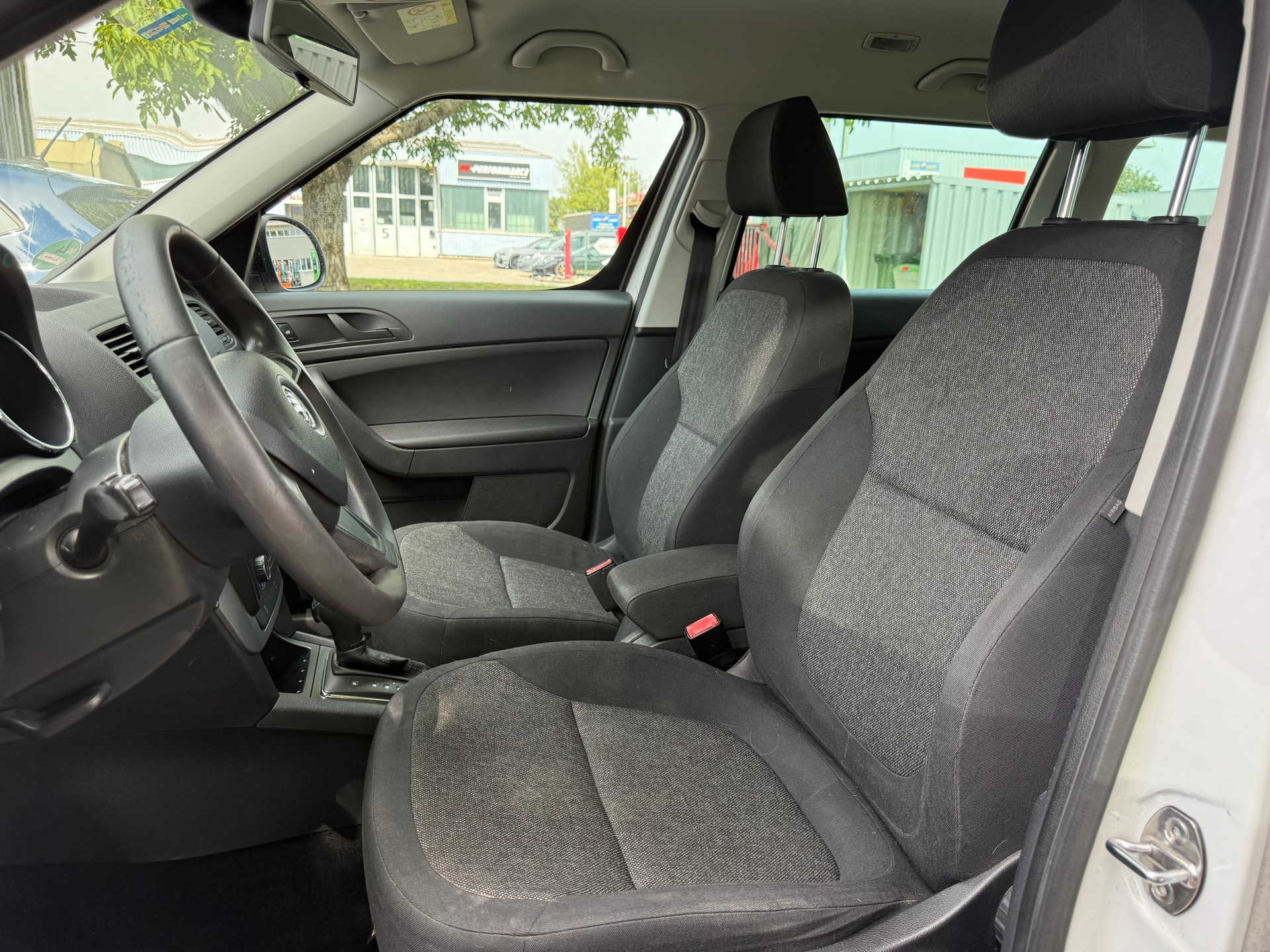 SKODA Yeti 1.4 TSI Ambition 4x2 DSG-image-8