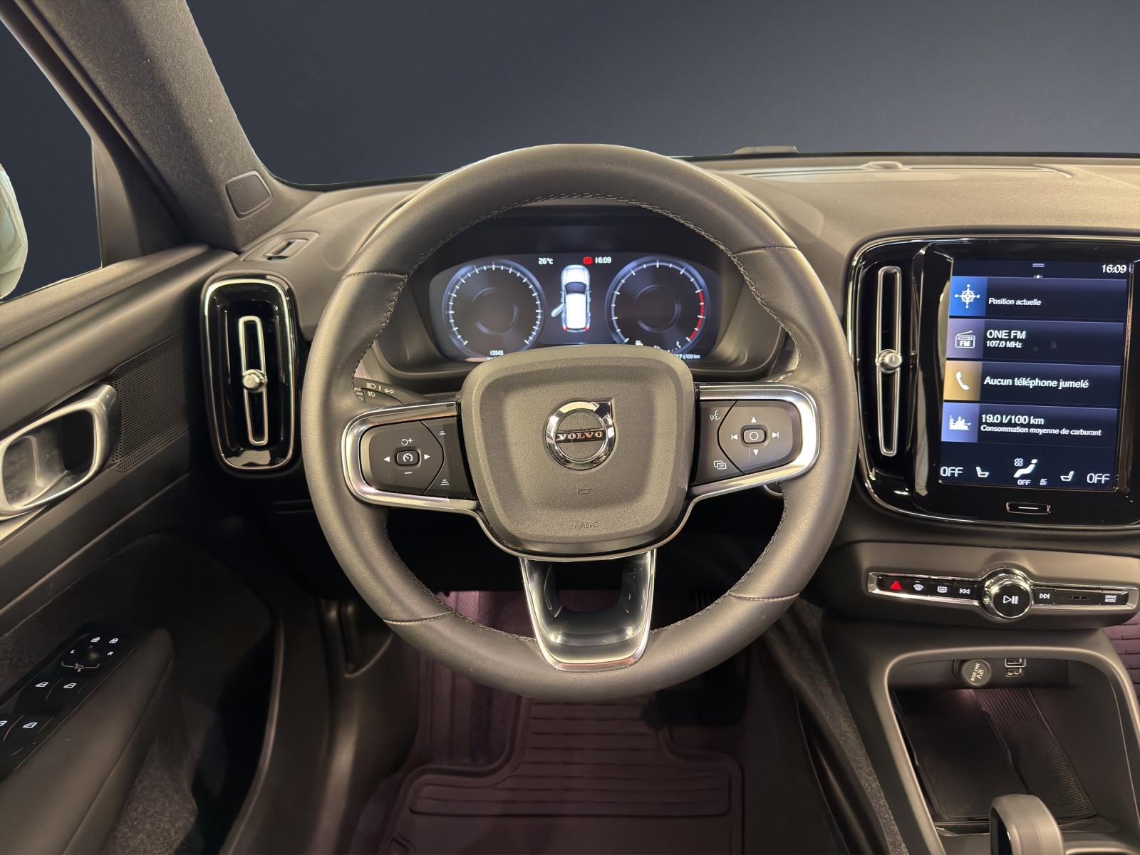 VOLVO XC40 T2 Core Geartronic-image-12
