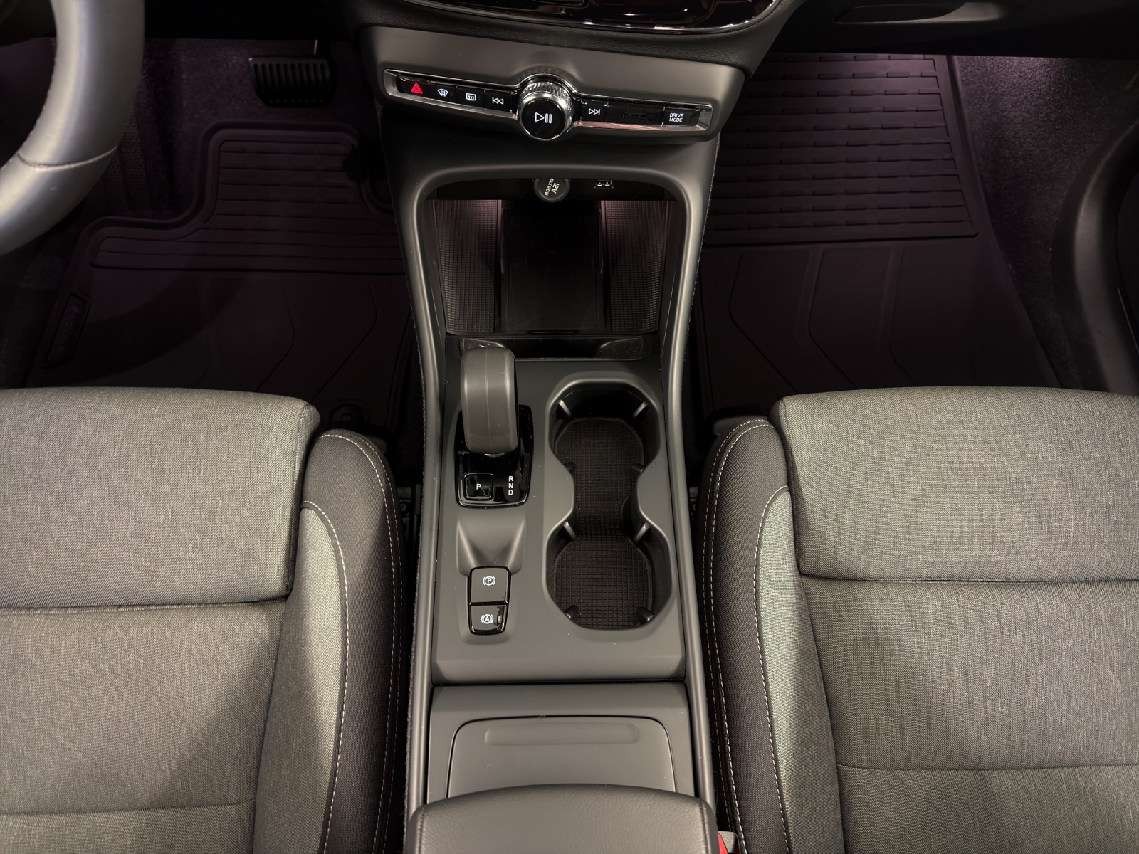 VOLVO XC40 T2 Core Geartronic-image-14
