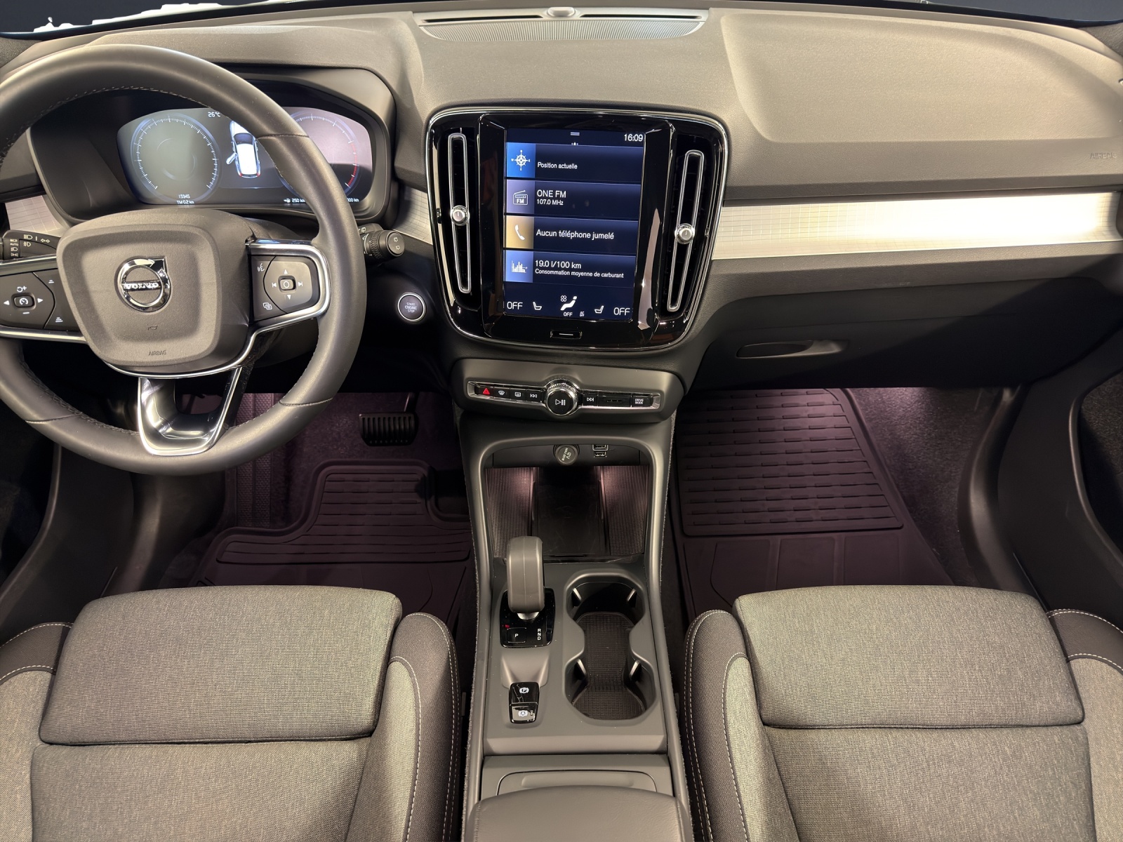 VOLVO XC40 T2 Core Geartronic-image-11