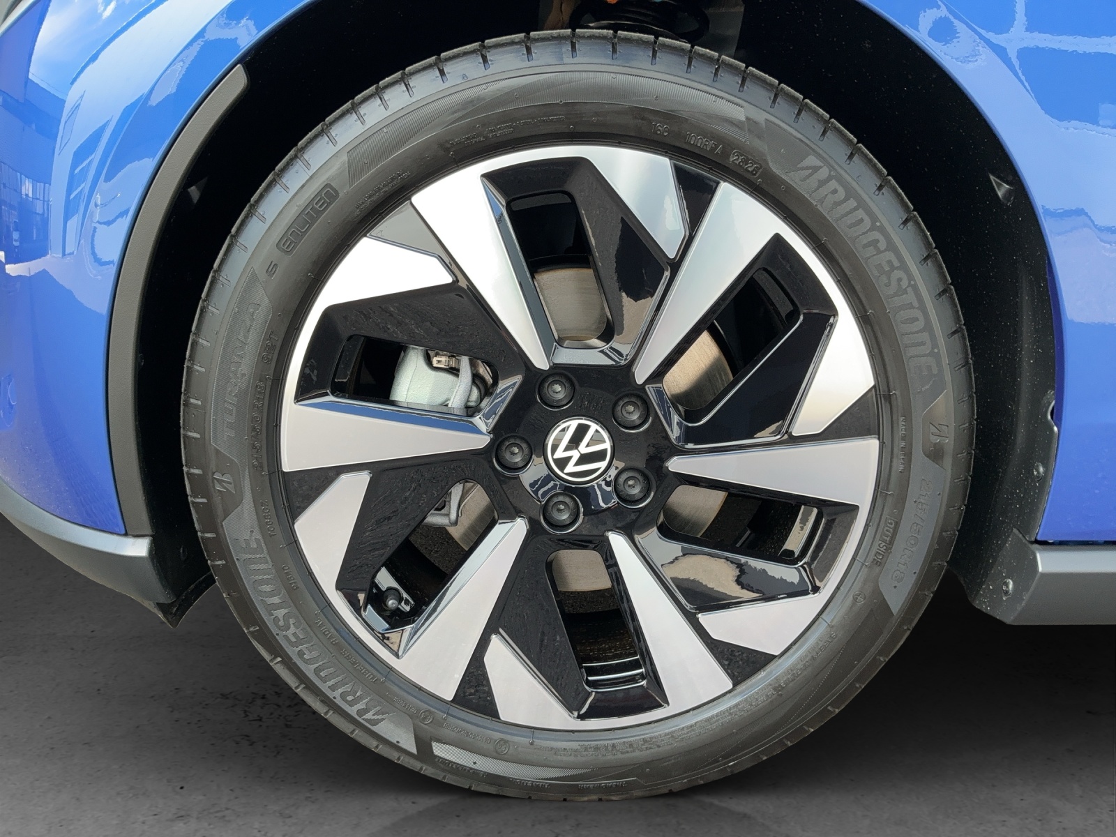 VW ID.Polo 52 kWh Life Edition One-image-12