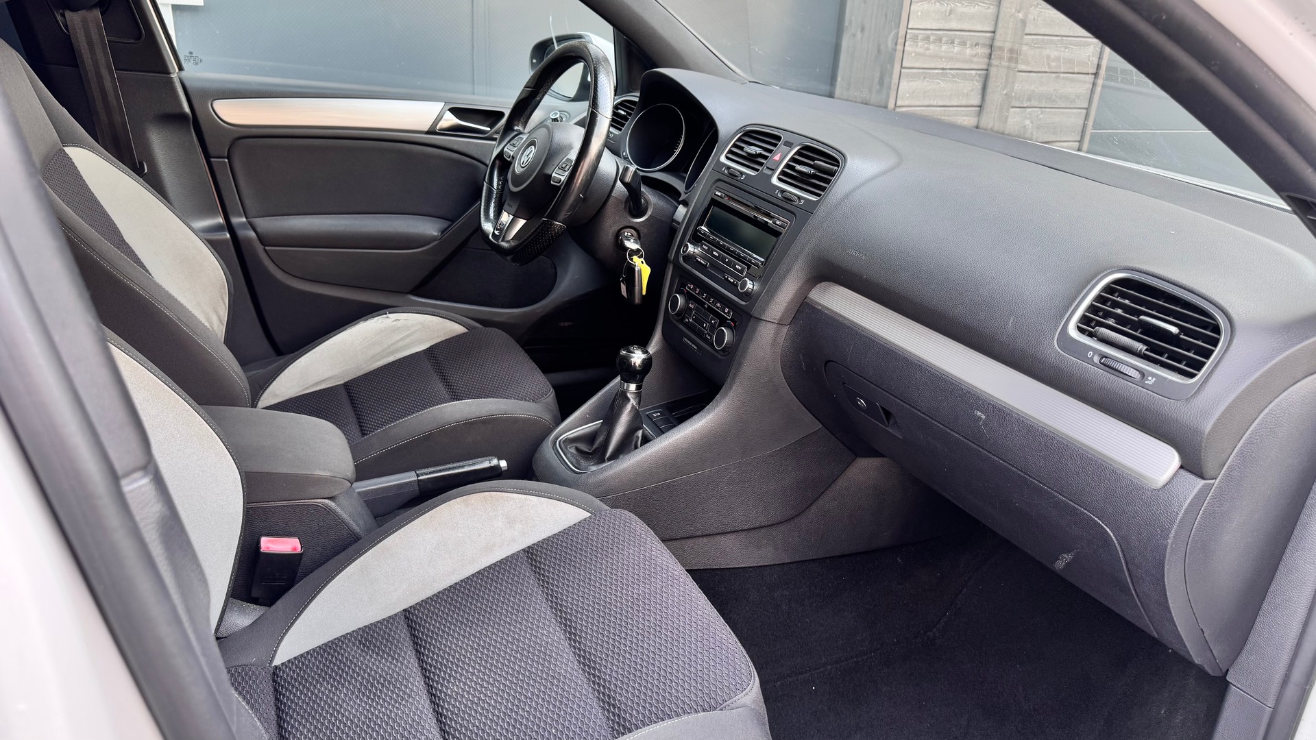 VW Golf 1.4 TSI R Line-image-6