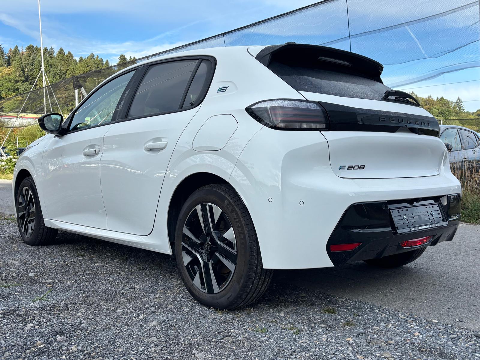 PEUGEOT 208 Elektrik 100 kW Allure-showroom-element-2