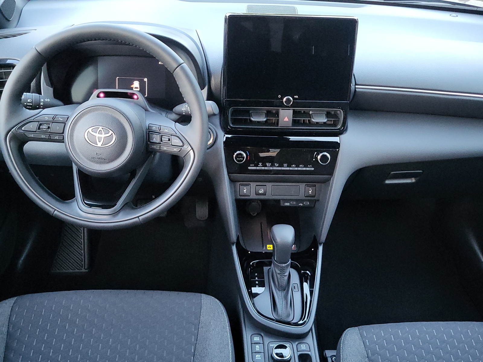 TOYOTA Yaris Cross 1.5 VVT-i HSD Trend AWD-image-13