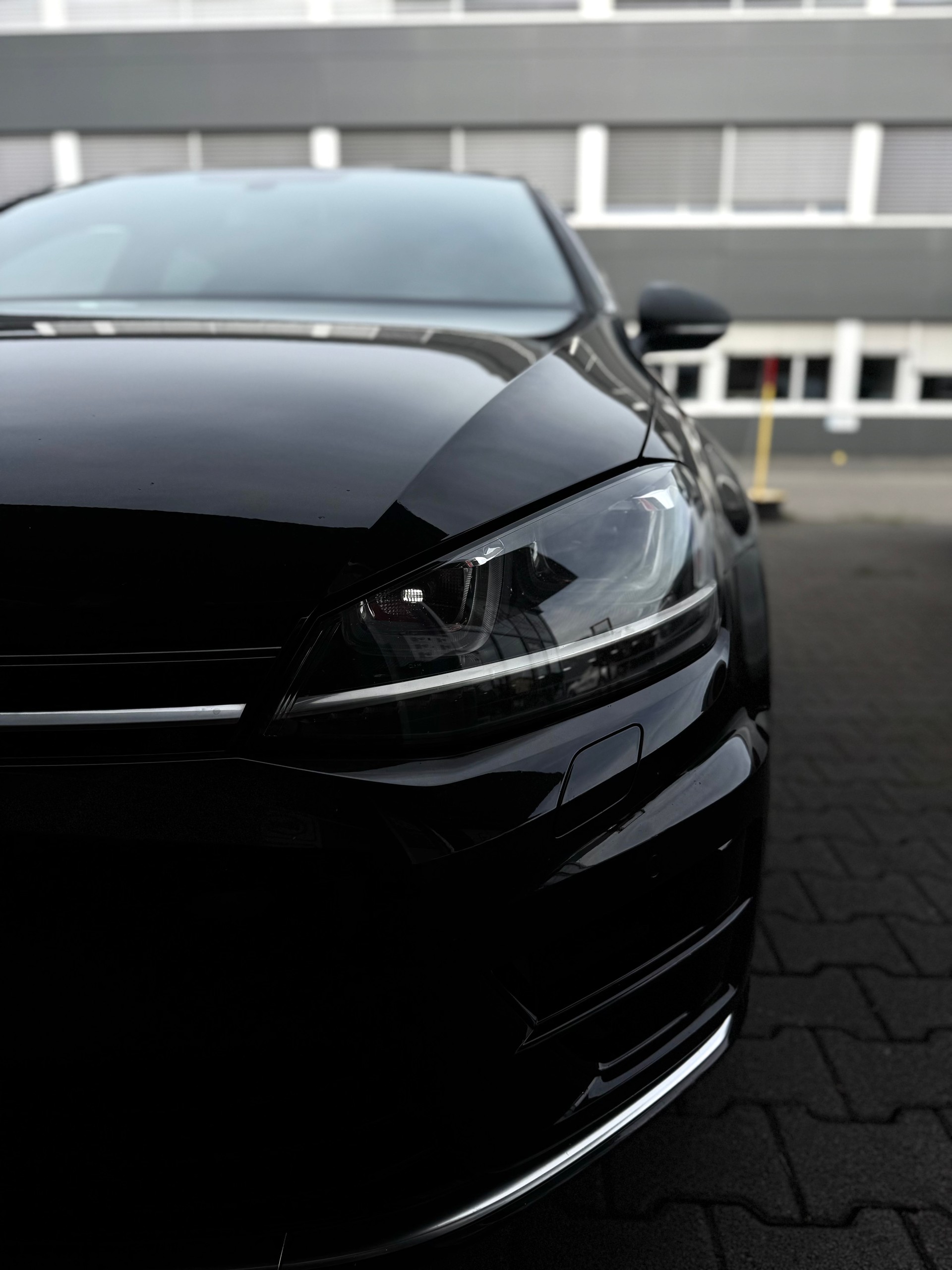 VW Golf 2.0 TSI R 4Motion DSG / ab MFK bei Verkauf-image-27
