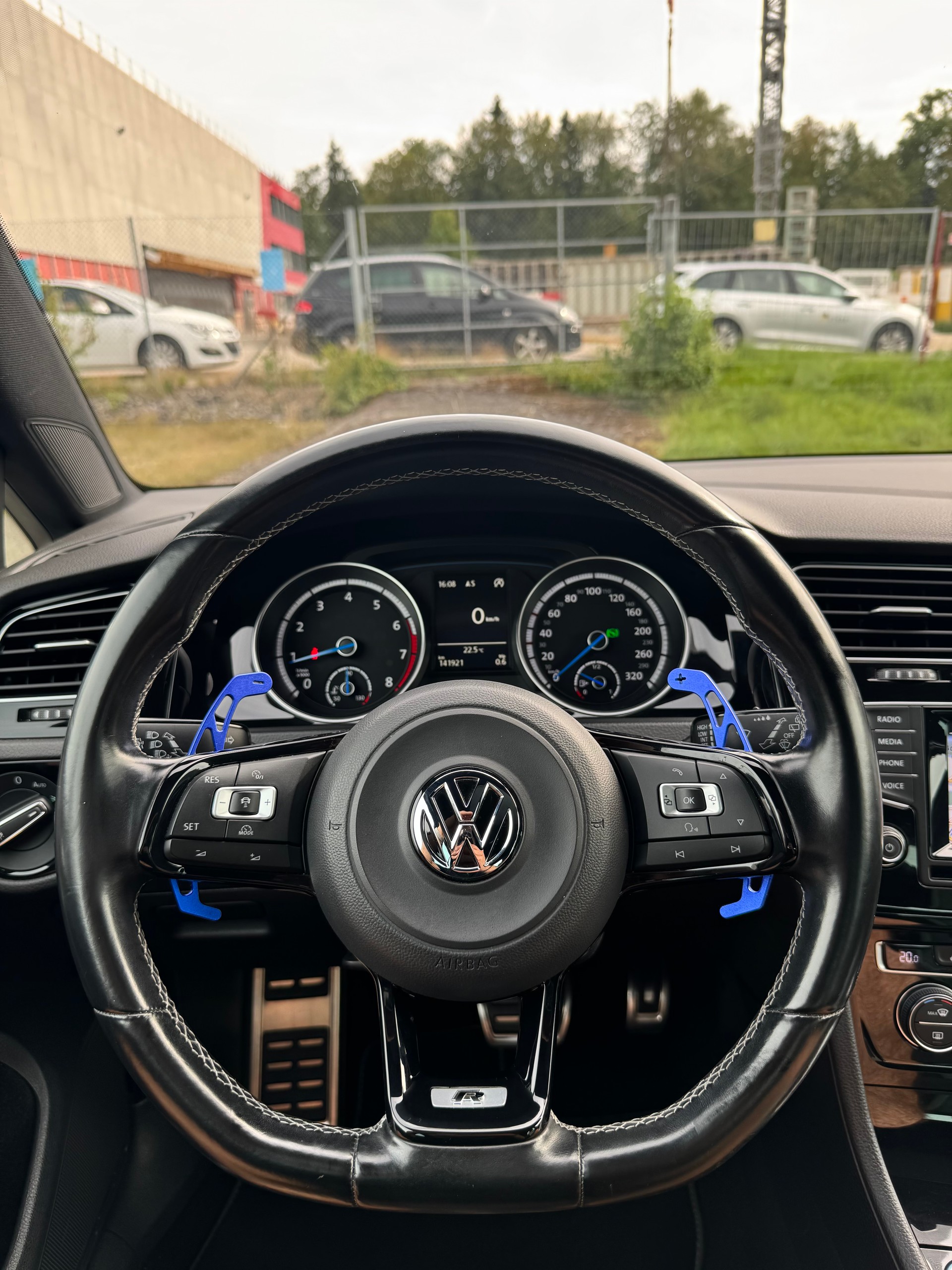 VW Golf 2.0 TSI R 4Motion DSG / ab MFK bei Verkauf-image-12